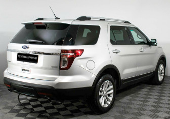 Подержанный автомобиль Ford Explorer 2013 года (3 фото)