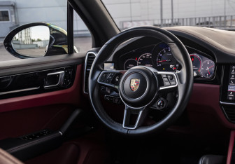 Подержанный автомобиль Porsche Cayenne 2019 года (11 фото)