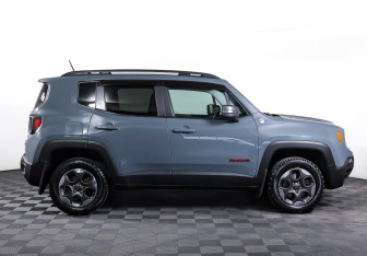 Подержанный автомобиль Jeep Renegade 2016 года (4 фото)