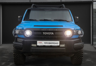 Подержанный автомобиль Toyota FJ Cruiser 2007 года (2 фото)