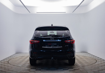 Подержанный автомобиль Infiniti JX 2013 года (6 фото)