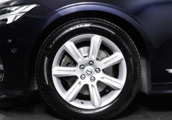 Подержанный автомобиль Volvo S90 2018 года (28 фото)