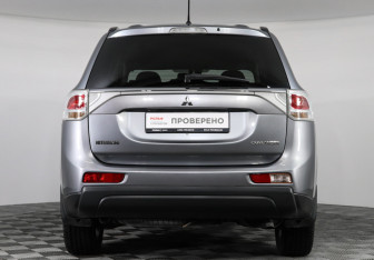 Подержанный автомобиль Mitsubishi Outlander 2012 года (5 фото)