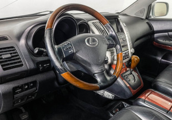 Подержанный автомобиль Lexus RX 2008 года (13 фото)