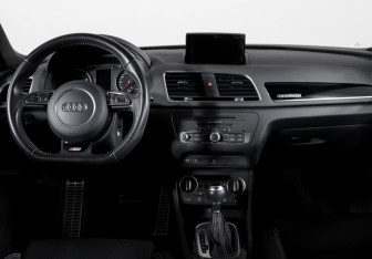 Подержанный автомобиль Audi Q3 2017 года (12 фото)
