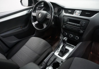 Подержанный автомобиль Skoda Octavia Liftback 2013 года (10 фото)