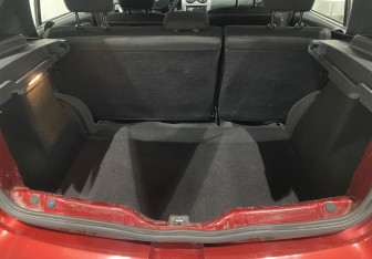 Подержанный автомобиль Renault Sandero 2013 года (13 фото)