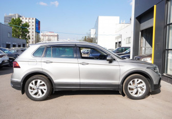 Подержанный автомобиль Volkswagen Tiguan 2021 года (4 фото)