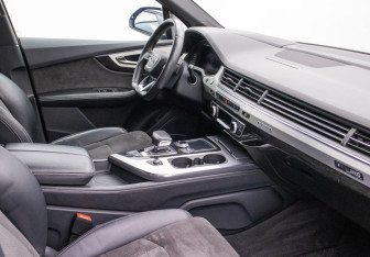 Подержанный автомобиль Audi Q7 2019 года (10 фото)