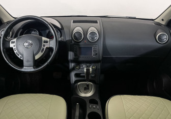 Подержанный автомобиль Nissan Qashqai 2010 года (12 фото)