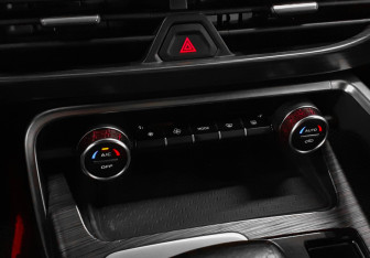 Подержанный автомобиль Geely Tugella 2023 года (19 фото)