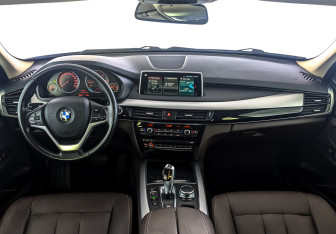 Подержанный автомобиль BMW X5 2018 года (14 фото)