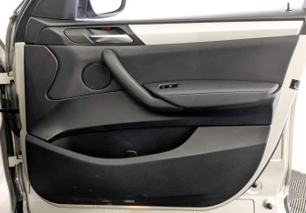 Подержанный автомобиль BMW X3 2013 года (25 фото)