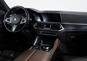 Подержанный автомобиль BMW X6 2020 года (12 фото)
