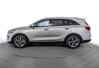 Подержанный автомобиль Kia Sorento 2018 года (8 фото)