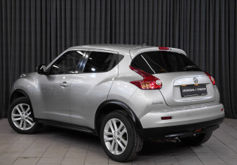 Подержанный автомобиль Nissan Juke 2013 года (7 фото)