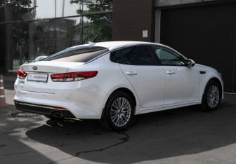 Подержанный автомобиль Kia Optima Sedan 2018 года (5 фото)