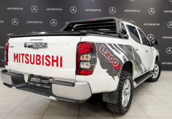 Подержанный автомобиль Mitsubishi L200 2022 года (5 фото)