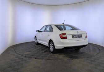 Подержанный автомобиль Skoda Rapid Liftback 2019 года (7 фото)