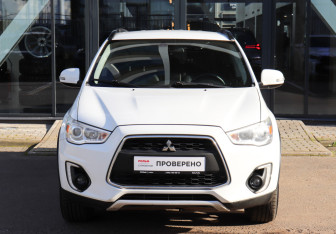 Подержанный автомобиль Mitsubishi ASX 2014 года (9 фото)