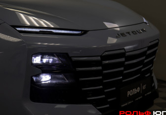 Подержанный автомобиль Jetour X70 2023 года (18 фото)