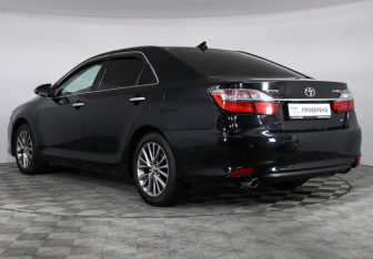 Подержанный автомобиль Toyota Camry Sedan 2017 года (7 фото)
