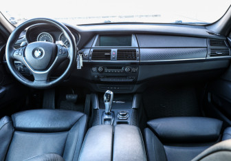Подержанный автомобиль BMW X6 2010 года (14 фото)