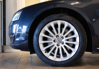 Подержанный автомобиль Audi A8 2016 года (36 фото)