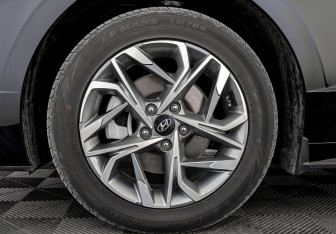 Подержанный автомобиль Hyundai Sonata 2023 года (18 фото)