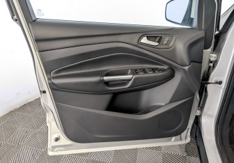 Подержанный автомобиль Ford Kuga 2018 года (19 фото)