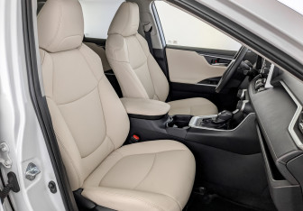 Подержанный автомобиль Toyota RAV4 2021 года (23 фото)