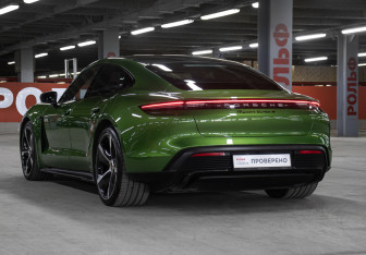 Подержанный автомобиль Porsche Taycan 2021 года (30 фото)