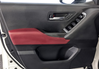 Подержанный автомобиль Toyota Land Cruiser Suv 2022 года (19 фото)