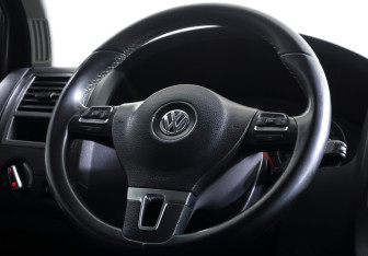 Подержанный автомобиль Volkswagen Caravelle 2013 года (17 фото)