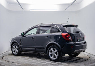 Подержанный автомобиль Opel Antara 2014 года (7 фото)