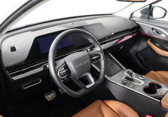 Подержанный автомобиль Omoda C5 2023 года (9 фото)