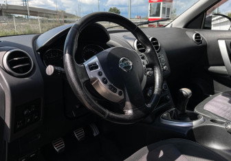 Подержанный автомобиль Nissan Qashqai+2 2012 года (13 фото)