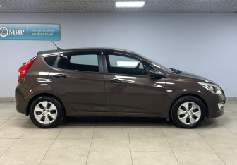 Подержанный автомобиль Hyundai Solaris Hatchback 2015 года (4 фото)