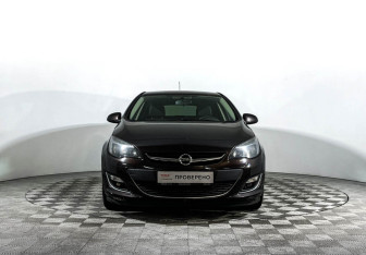 Подержанный автомобиль Opel Astra Hatchback 2013 года (2 фото)