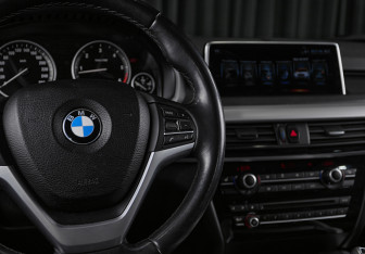 Подержанный автомобиль BMW X5 2017 года (16 фото)