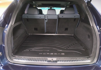 Подержанный автомобиль Porsche Cayenne 2012 года (14 фото)