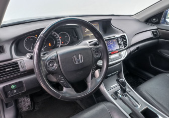 Подержанный автомобиль Honda Accord Sedan 2013 года (14 фото)