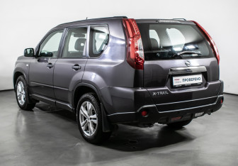 Подержанный автомобиль Nissan X-Trail 2013 года (7 фото)
