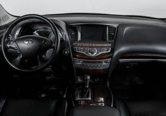 Подержанный автомобиль Infiniti JX 2013 года (12 фото)