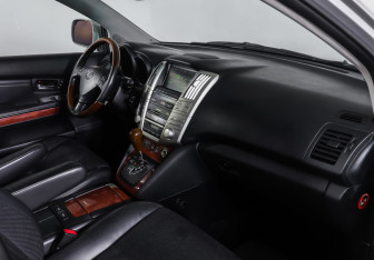 Подержанный автомобиль Lexus RX 2004 года (10 фото)