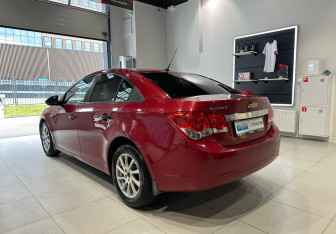 Подержанный автомобиль Chevrolet Cruze Sedan 2011 года (6 фото)