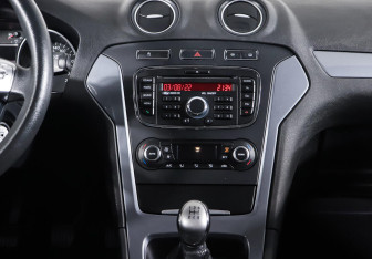 Подержанный автомобиль Ford Mondeo Sedan 2014 года (12 фото)