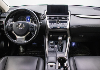Подержанный автомобиль Lexus NX 2018 года (13 фото)