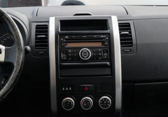 Подержанный автомобиль Nissan X-Trail 2011 года (10 фото)