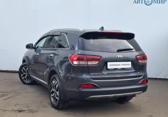 Подержанный автомобиль Kia Sorento 2016 года (7 фото)